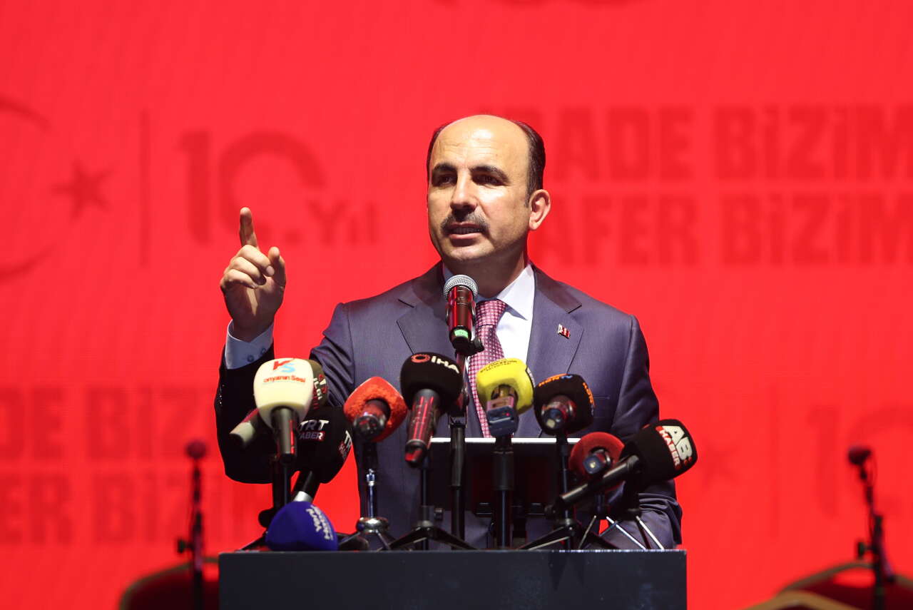 Konya'da 15 Temmuz gecesi! Kılıçarslan Meydanı'na insan seli 16